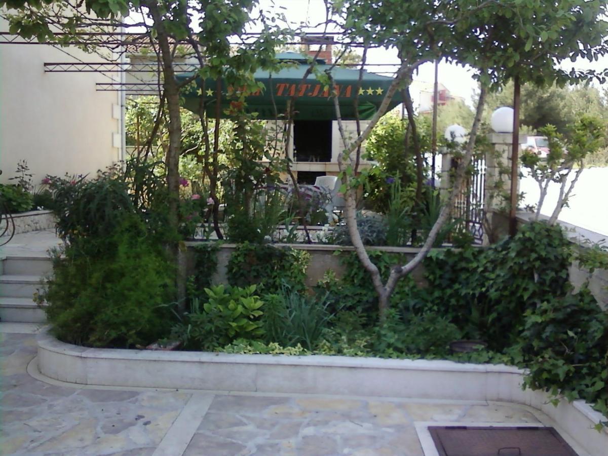 Rooms & Studio Villa Tatjana Supetar Exteriör bild